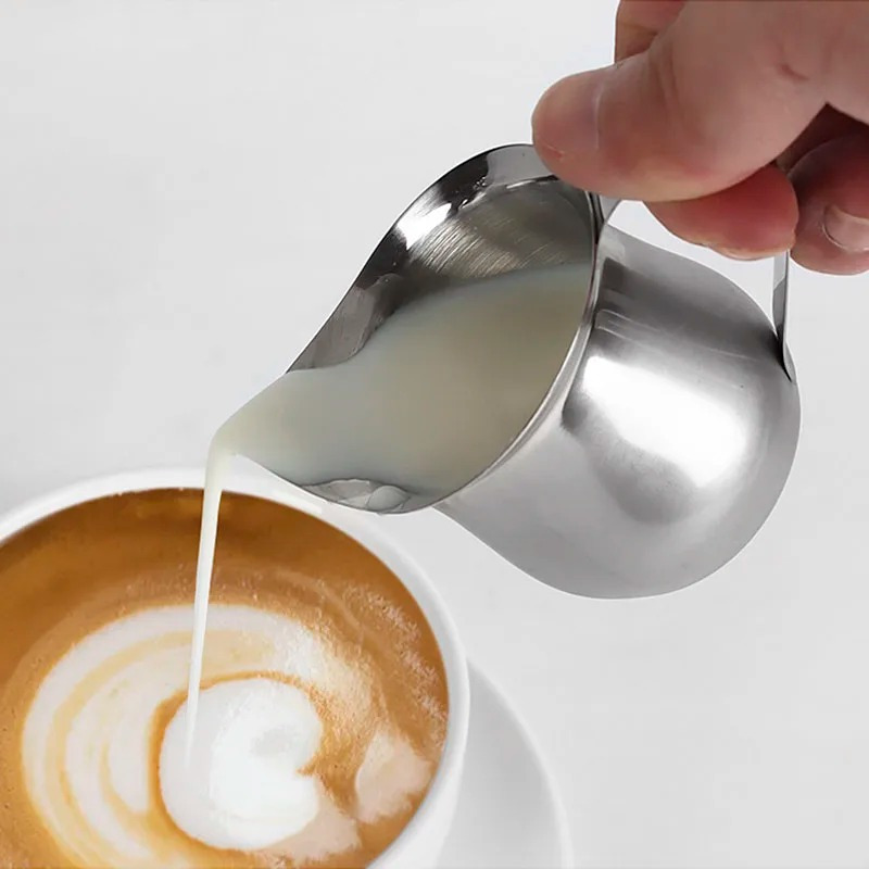 Milk Steaming Pitcher - コーヒーミルク泡立てピッチャー、ステンレス鋼エスプレッソ、クリーマーピッチャー、注ぎ口付きオンス計量カップコーヒーウェア